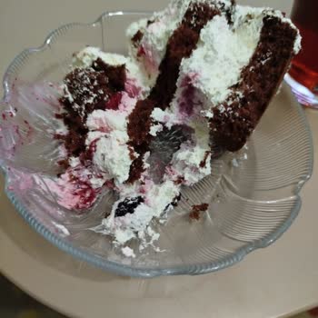 Liva Pastanesi'nden Aldığım Özel Pasta Gerçek Kremasız, 912 TL'ye Değer Değil