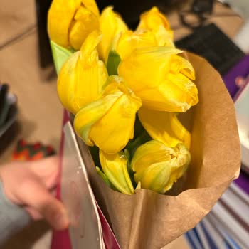 Ölmüş Çiçekler Ve Az Sayı Gönderimi İçin Tam İade Talebi