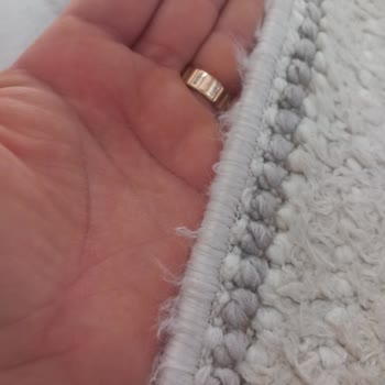 Edremit Novada Madame Coco Halısının Kısa Sürede Kenarlarından Yırtılması Ve Ücretsiz Değişim Talebi