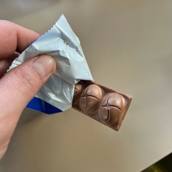 Ülker Çikolatalarında Renk Değişimi Ve Kötü Tatla Kalite Ve Güven Sorunu