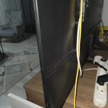 Servis Sonrası TV Paneli Kırıldı Ve Görüntü Kalitesi Soluk, Değişim İstiyorum
