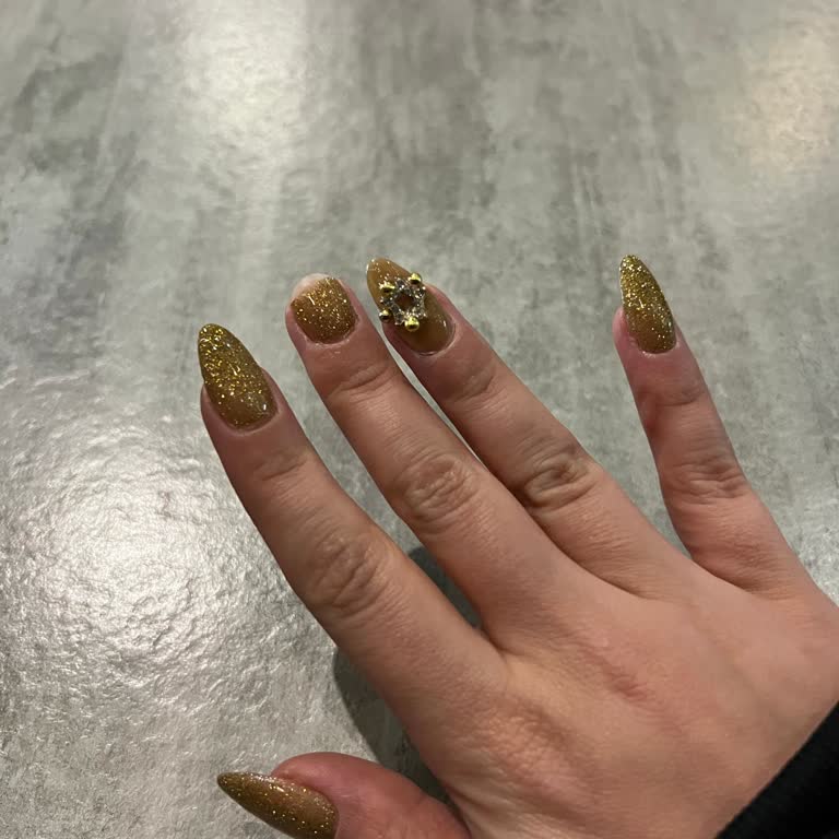 Nayu Nail Studio (Manisa) Nayu Nail Studio (Manisa) Protez Tırnak Çatlamaya Kırılmaya Başladı