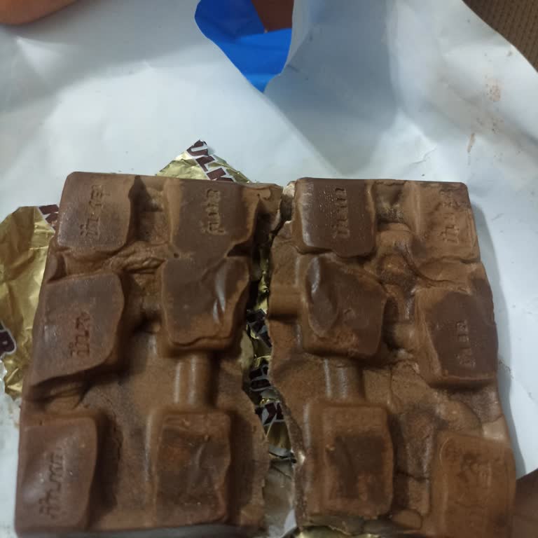 BİM Şanlıurfa Şubesinde Satın Alınan Ülker Çikolatasının Renk Ve Şekil Bozukluğu!