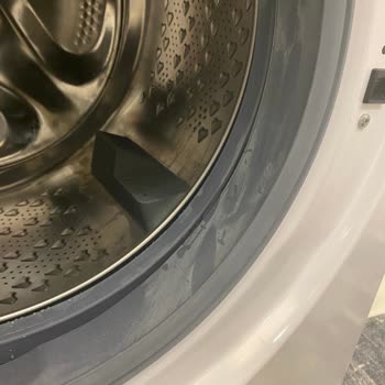 Yeni Alınan Arçelik Buzdolabında Çizik Küf Ve Kullanılmış Görünüm