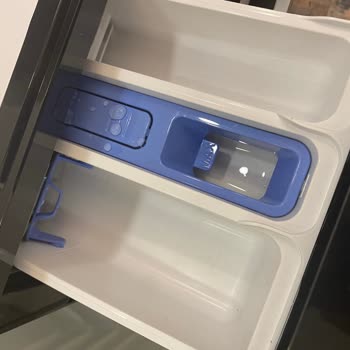 Yeni Alınan Arçelik Buzdolabında Çizik Küf Ve Kullanılmış Görünüm