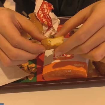 Burger King’de Nuğget İçinde Metal Parça Bulundu, Sağlık Tehlikesi