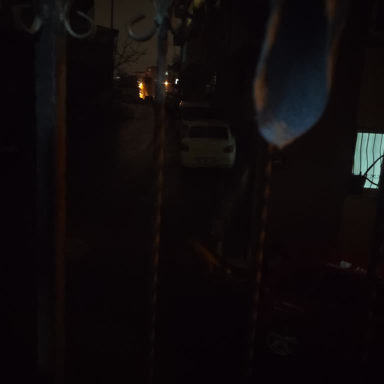 Karabağlar’da Sokak Aydınlatması Üç Aylık Sorun Çözülmedi, Güvenlik Endişesi