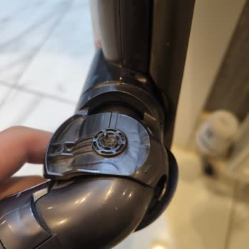 Dyson V15 Süpürge Çekmiyor, Kırıldı Ve Garantisi Bitti