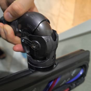 Dyson V15 Süpürge Çekmiyor, Kırıldı Ve Garantisi Bitti