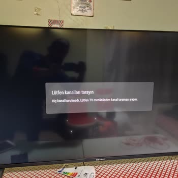 Senna TV Ekranındaki Parlak Işık Parlamaları İçin Televizyonun Değişim Ve İade Talebi