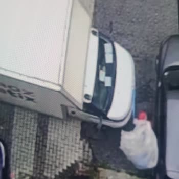 Enza Home Ve Horoz Lojistik'in Ambalaj Atıklarını Bina Önüne Bırakması