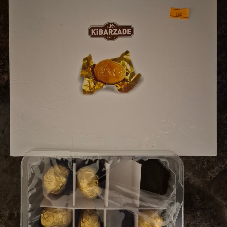 Kibarzade Büyük Gösterişli Kutuda Sadece Sekiz Şeker: Aldatıcı Ambalajlama!
