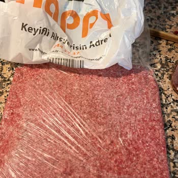 Happy Center Satılan Kıymanın İçindeki Siyah Kıllar Hijyen Ve Dini Hassasiyetleri Zedeledi
