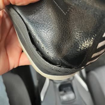 Ayakland Botunda Dikiş Açılması Ve FLO’nun İade Reddi