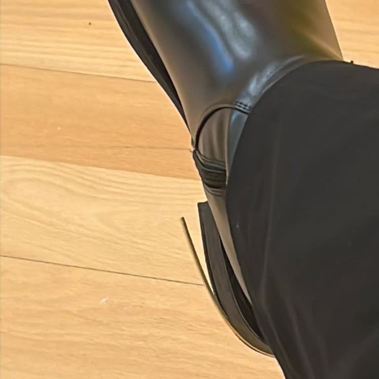 Altın Detaylı Çizmede Üretim Hatası Ve Değişim Talebi