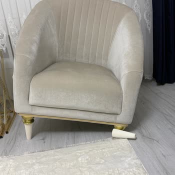 Ladin Mobilya’dan Kırılan Berjer Ayağı İçin Uzun Süreli Cevapsızlık Ve Yedek Parça Sorunu