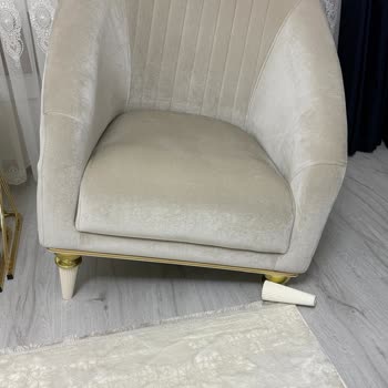 Ladin Mobilya’dan Kırılan Berjer Ayağı İçin Uzun Süreli Cevapsızlık Ve Yedek Parça Sorunu