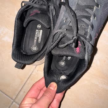 2 Aylık Kullanımda Ayakkabının İç Astarı Yırtıldı, Mağaza Değişim Reddetti