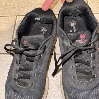 2 Aylık Kullanımda Ayakkabının İç Astarı Yırtıldı, Mağaza Değişim Reddetti