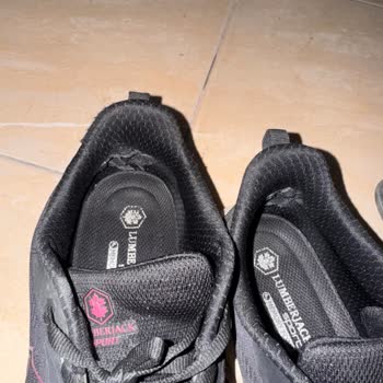 2 Aylık Kullanımda Ayakkabının İç Astarı Yırtıldı, Mağaza Değişim Reddetti