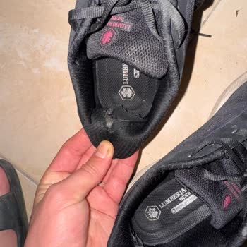 2 Aylık Kullanımda Ayakkabının İç Astarı Yırtıldı, Mağaza Değişim Reddetti