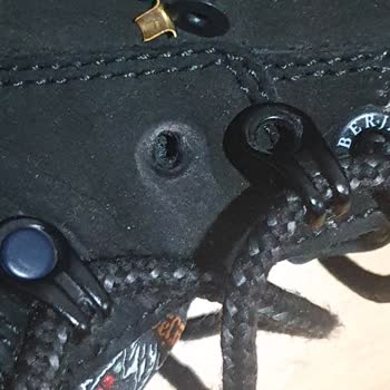 FLO Mağazasındaki Lumberjack Botlarda Metal Bağcık Aparatı Sorunu Ve Garanti İhlali