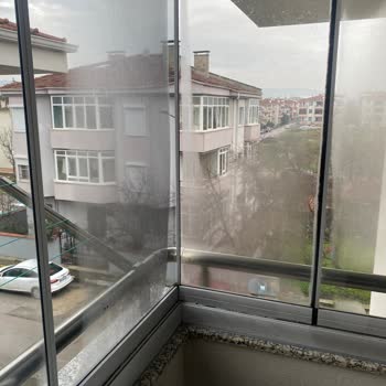 Yağmurda Su Alan Cam Balkon Sisteminde Ayıplı Montaj