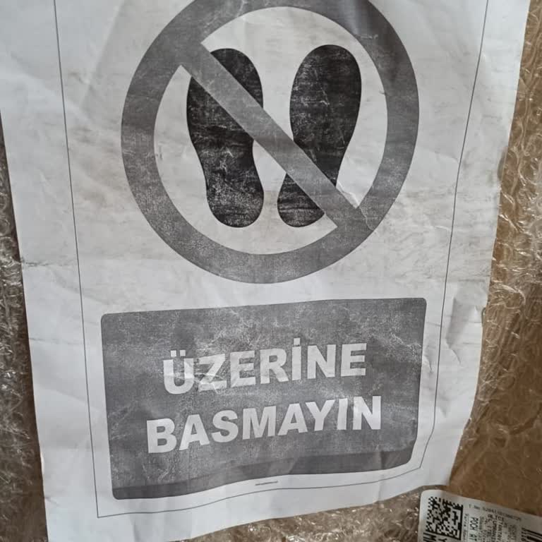 Ayak İziyle Hasarlı Kargo Teslimi Ve Personel Dikkatsizliği