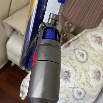 Dyson V15 Detect Süpürgesinde Ezik Boru Ve Çizik Başlık İçin Değişim Talebi