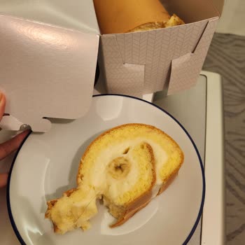 Zahire Pastanesi Bağlıca Şubesinde Hijyen İhlali: Sarma İçinde Saç Ve Yumurta Kabuğu