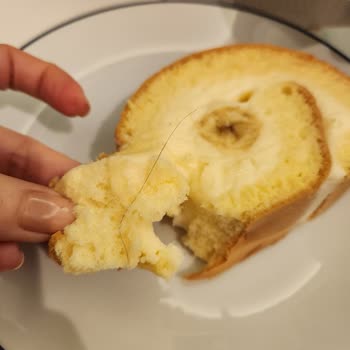 Zahire Pastanesi Bağlıca Şubesinde Hijyen İhlali: Sarma İçinde Saç Ve Yumurta Kabuğu