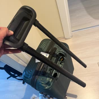 Emirates Offered Only $53 for Severely Damaged Luggage on Dubai–Istanbul Flight