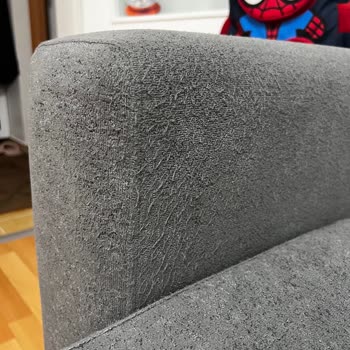 Molde 3’lü Koltuklarda Erken Tüylenme Ve Göçme, Servis Yanıtı Olmaması