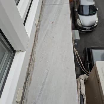 Komşunun Yüksek Sesli TV Ve Camlardan Düşen Kirli Suya Şikayet