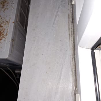 Komşunun Yüksek Sesli TV Ve Camlardan Düşen Kirli Suya Şikayet