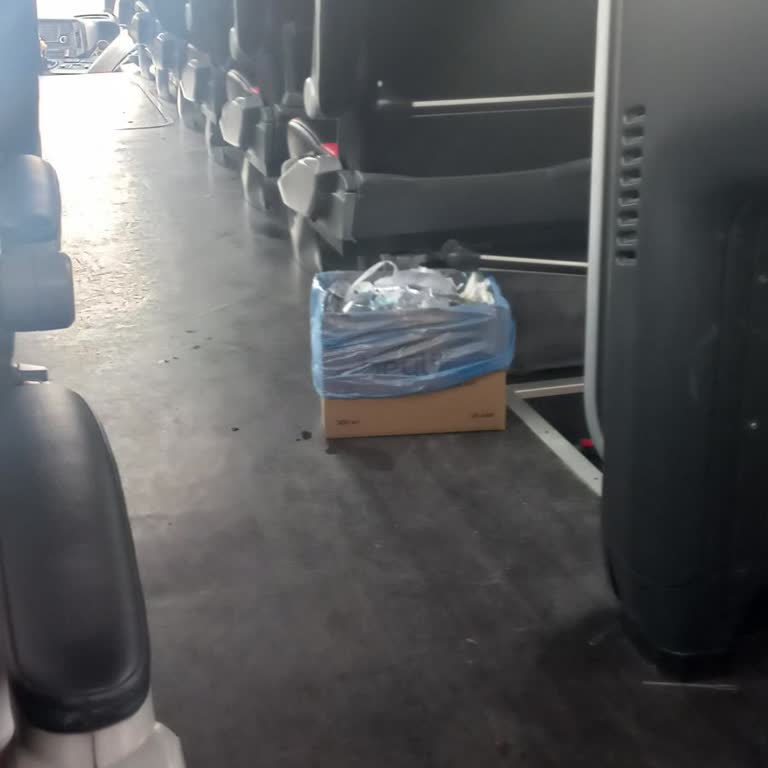 Yüksek Ücretli Otobüs Seyahatinde Zorunlu Aktarma Ve Saygısız Tutum