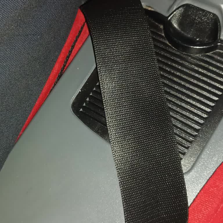 Buzlu Turizm Otobüsünde Kesilen Emniyet Kemerleri Yolcu Canını Tehdit Ediyor