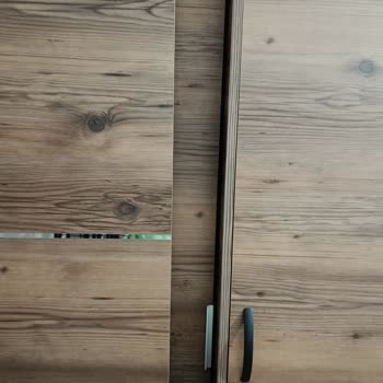 Raylı Kaydırmalı Gardıropta Kapakların Zor Kayması Ve Kalıcı Çözüm Eksikliği