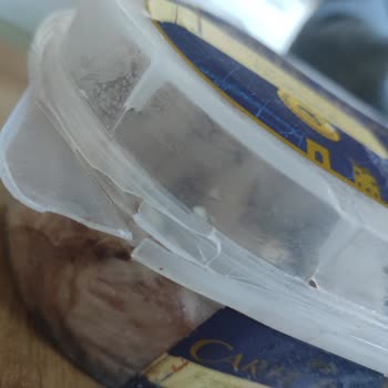 Kırık Ve Delikli Kap Dondurma Teslimatı İçin İade Talebi