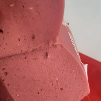 A101 Şubesinde Salamda Bulunan Yabancı Cisimler Tüketici Sağlığını Tehdit Ediyor