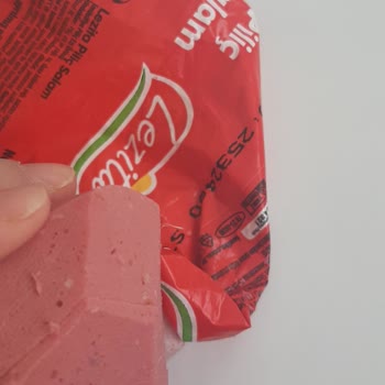 A101 Şubesinde Salamda Bulunan Yabancı Cisimler Tüketici Sağlığını Tehdit Ediyor