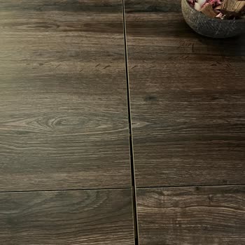 Kelebek Masa Hasarlı!