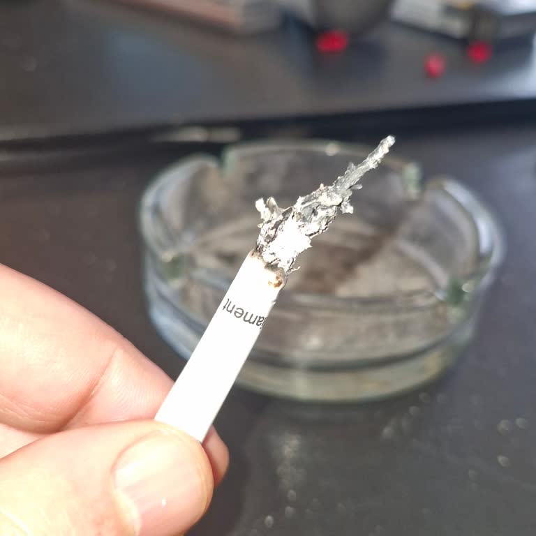 Parliament Night Blue Paketlerinde Artan Çöp Ve Kalıntı Sorunu