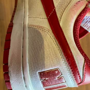 Nike Ayakkabısının Renk Akarak Deformasyonu Ve Mağazanın Olumsuz Tutumu