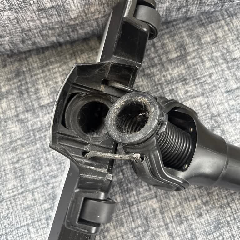 Bosch Dikey Süpürge Başlık Parçası Kırılıyor, Garanti Kapsamına Alınmıyor