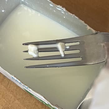 A101'den Alınan Yarım Yağlı Sütte Beyaz Kalıntı Ve Ekşi Tat, Mide Rahatsızlığı