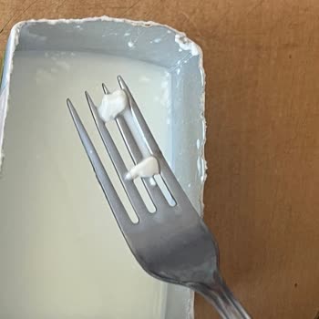 A101'den Alınan Yarım Yağlı Sütte Beyaz Kalıntı Ve Ekşi Tat, Mide Rahatsızlığı