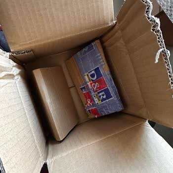 Özensiz Paketleme Nedeniyle Hasarlı Model Araba Seti