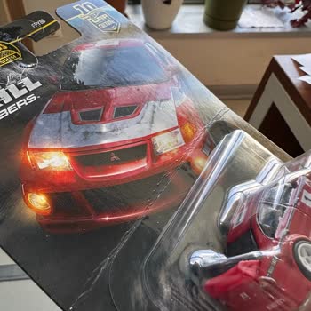 Özensiz Paketleme Nedeniyle Hasarlı Model Araba Seti