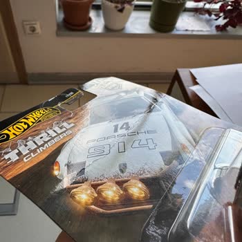 Özensiz Paketleme Nedeniyle Hasarlı Model Araba Seti